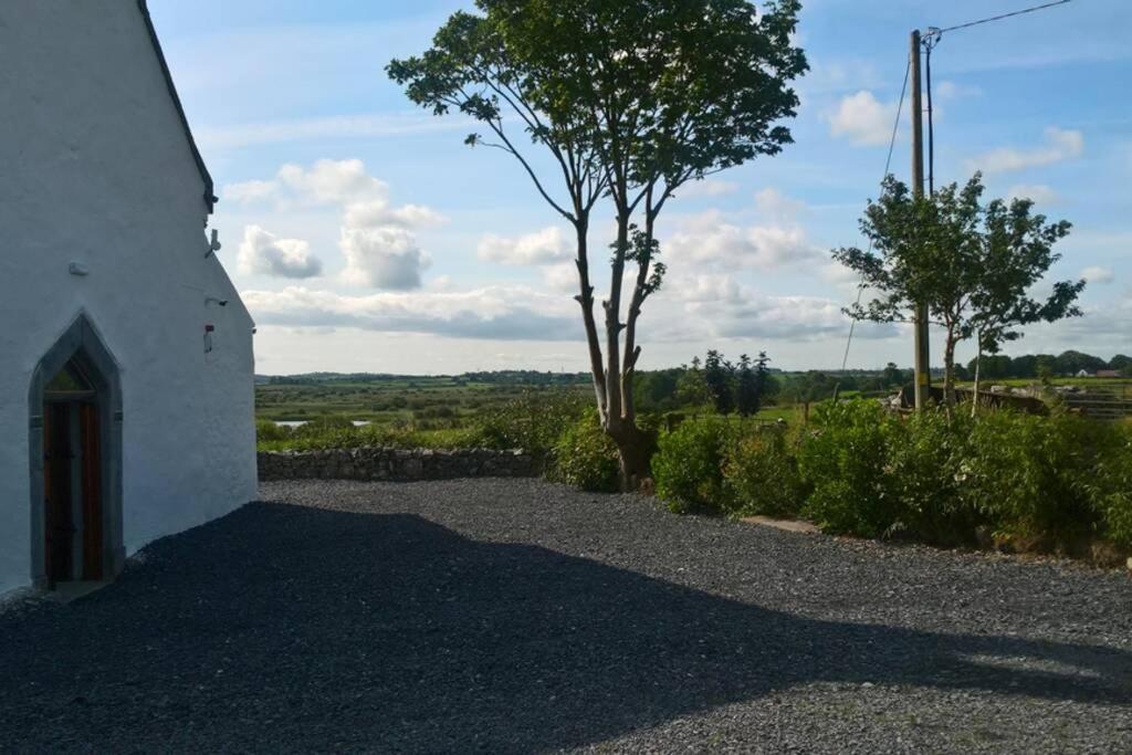 Вилла The Burren Art Gallery Built In 1798 Tubber Экстерьер фото