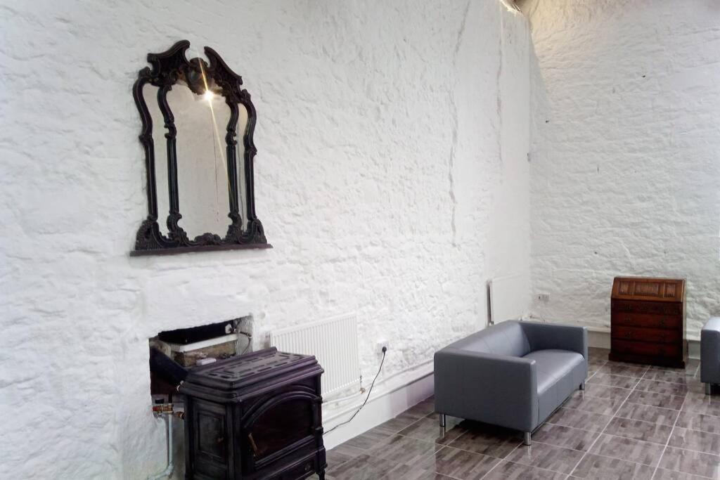 Вилла The Burren Art Gallery Built In 1798 Tubber Экстерьер фото